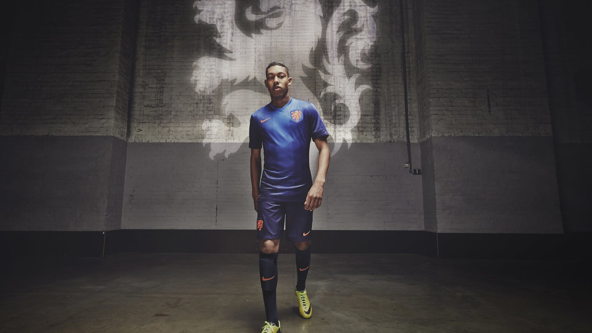 7000万抢验货神腰！曼联3大目标全卡壳，1人成冬窗唯一希望，曼联队套