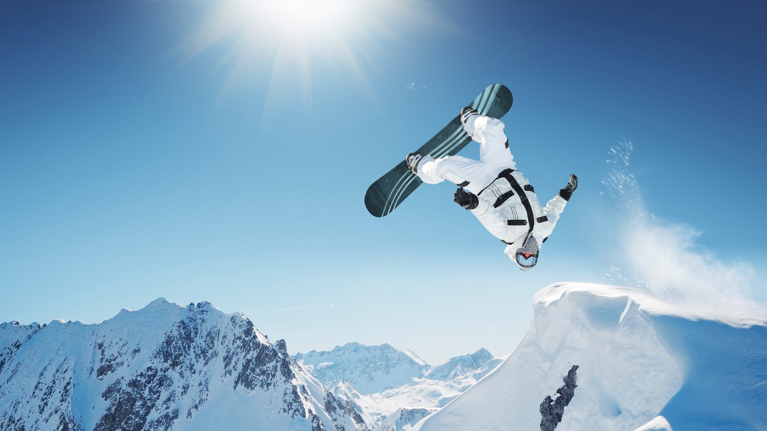 达里尔·基：凭借快速的判断和高效的防守，他在全黑队的后防中扮演关键角色